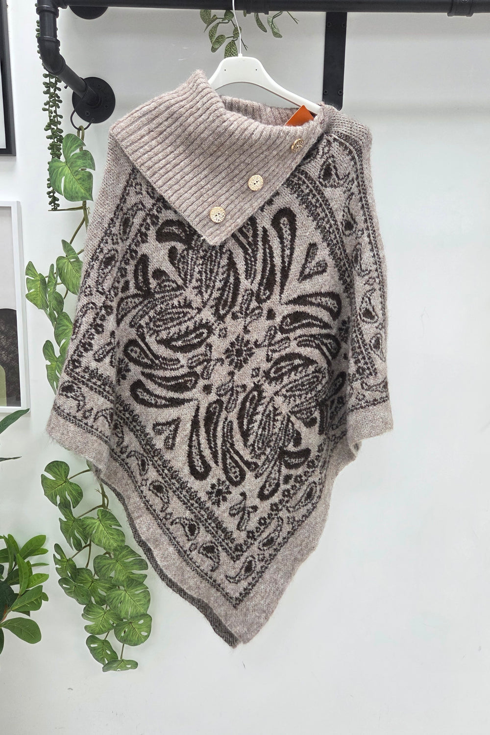 BANDANA PRINT KNIT PONCHO