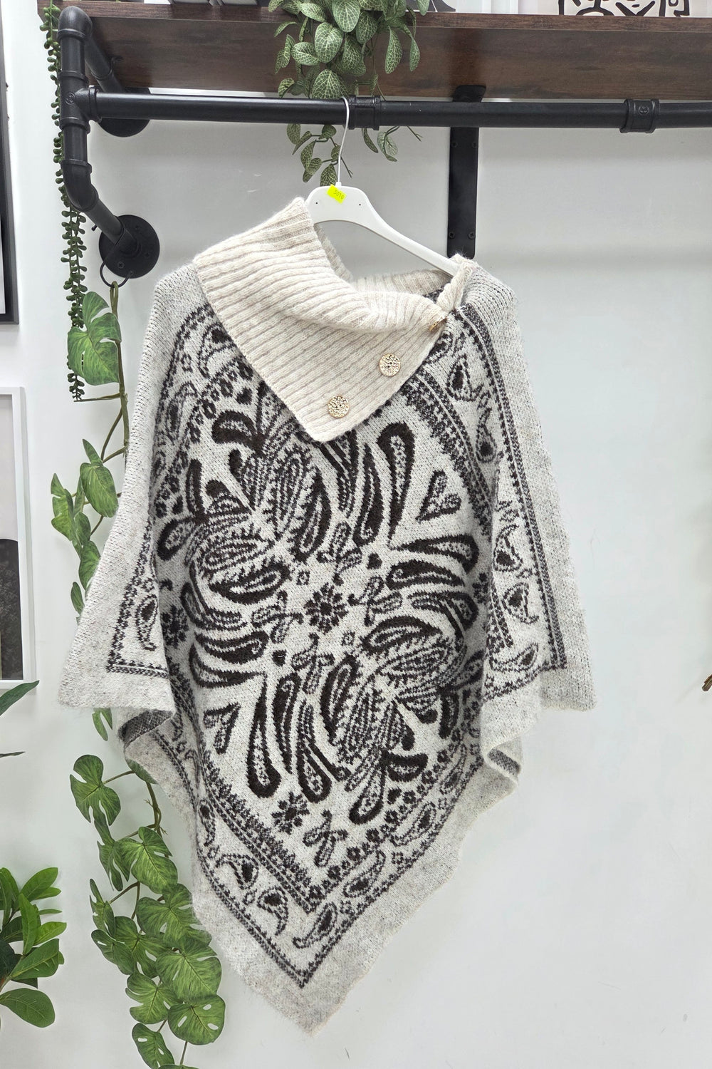BANDANA PRINT KNIT PONCHO