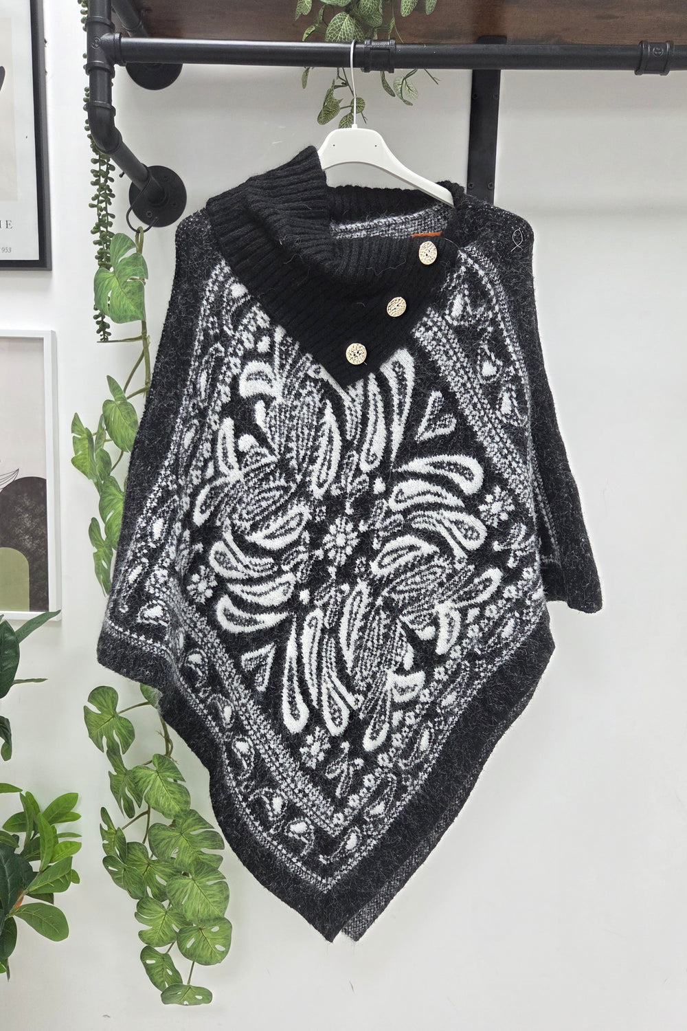 BANDANA PRINT KNIT PONCHO