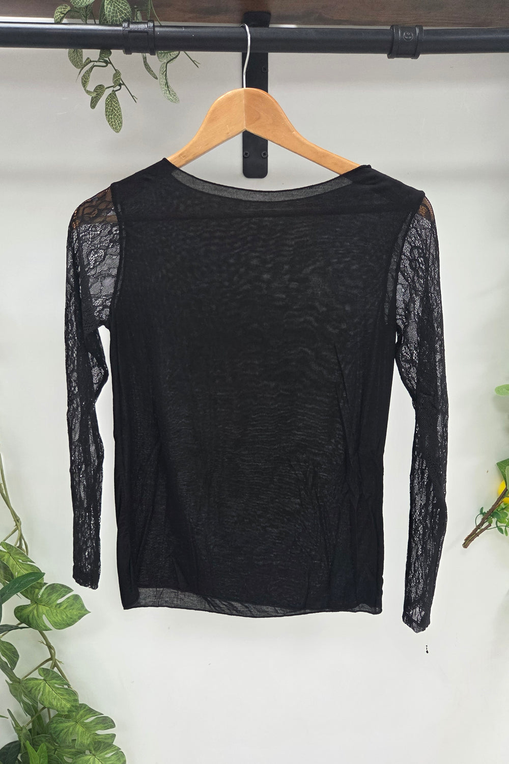 LACE SLEEVE CASHMERE BLEND TOP