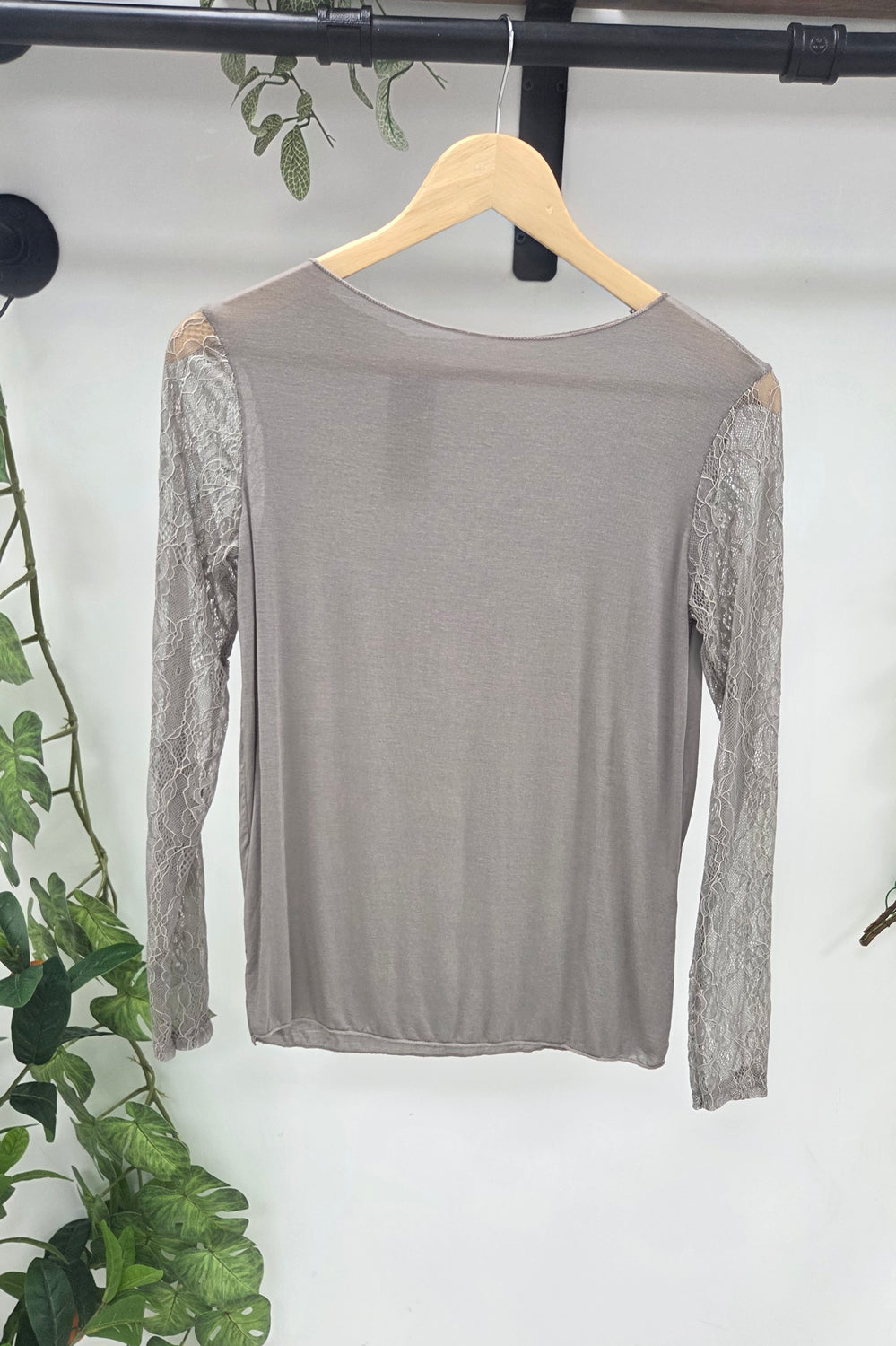 LACE SLEEVE CASHMERE BLEND TOP