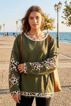 LEOPARD STAR PATCH SLEEVE SWEATSHIRT
