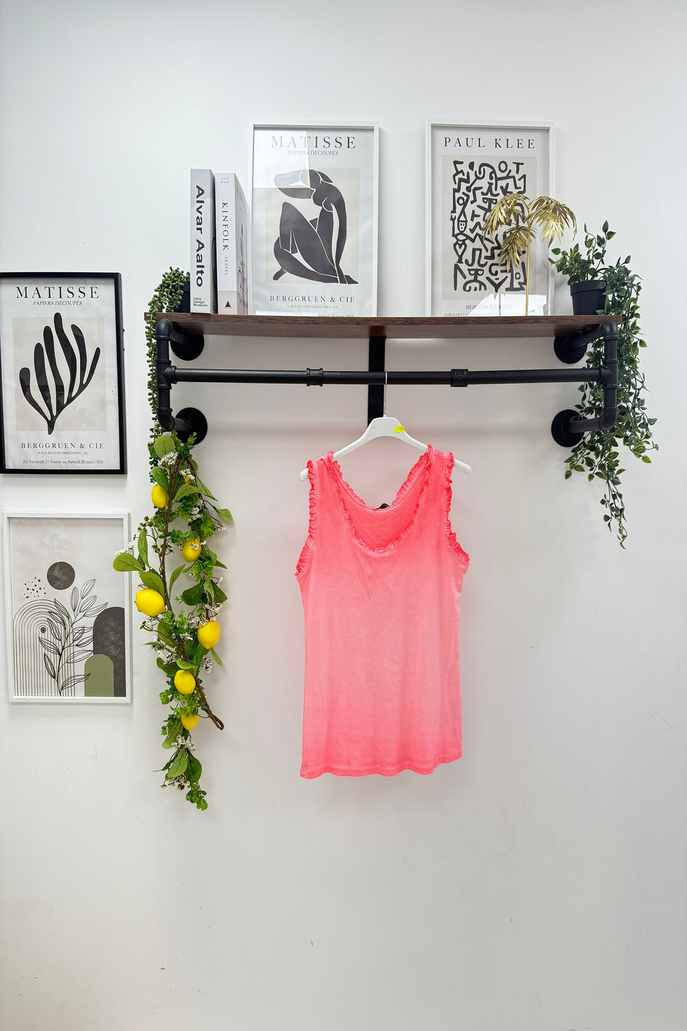 FRILL HEM RIBBED VEST (15213708149120)