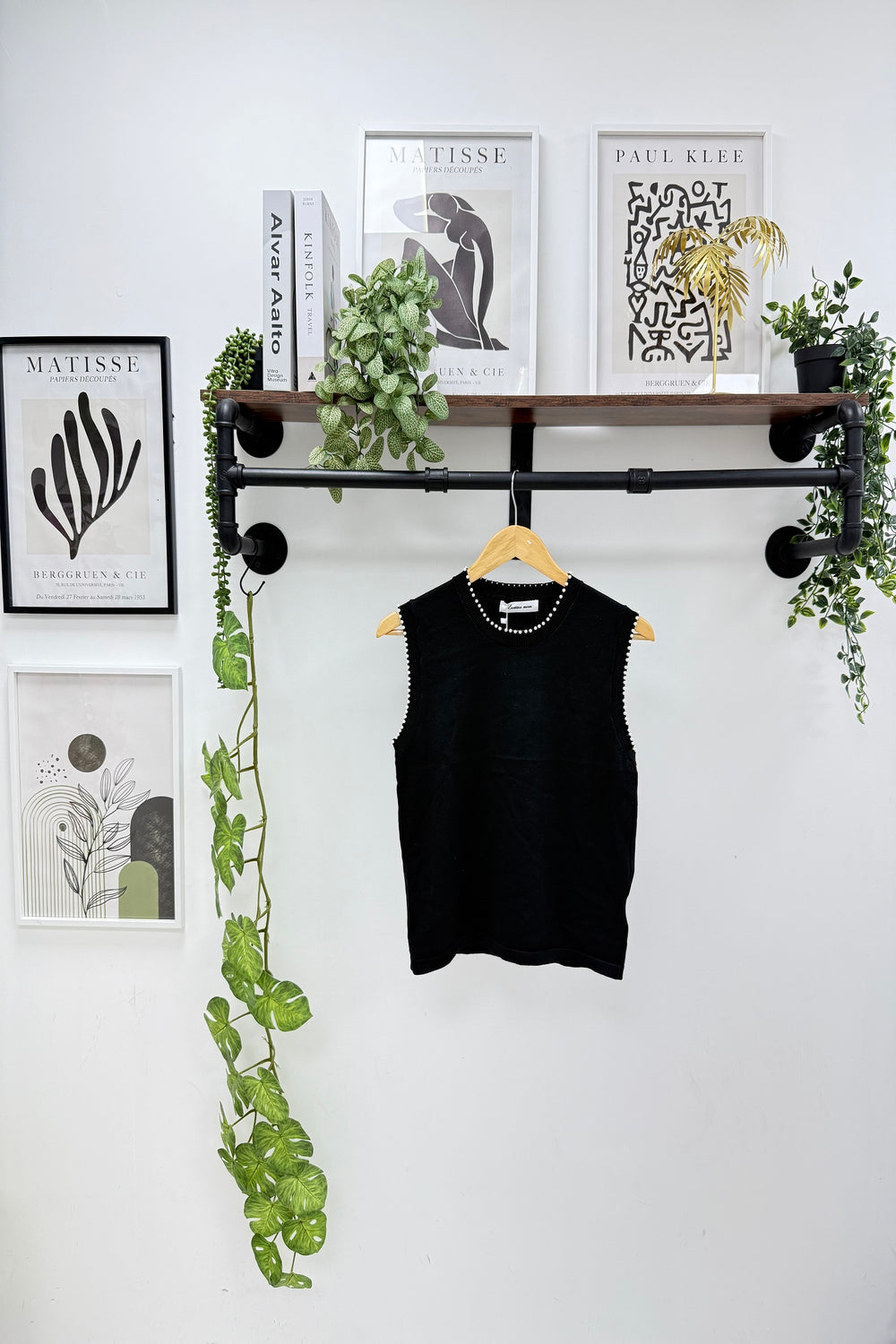 PEARL NECL & SLEEVE DETAIL TOP (15235014984064)