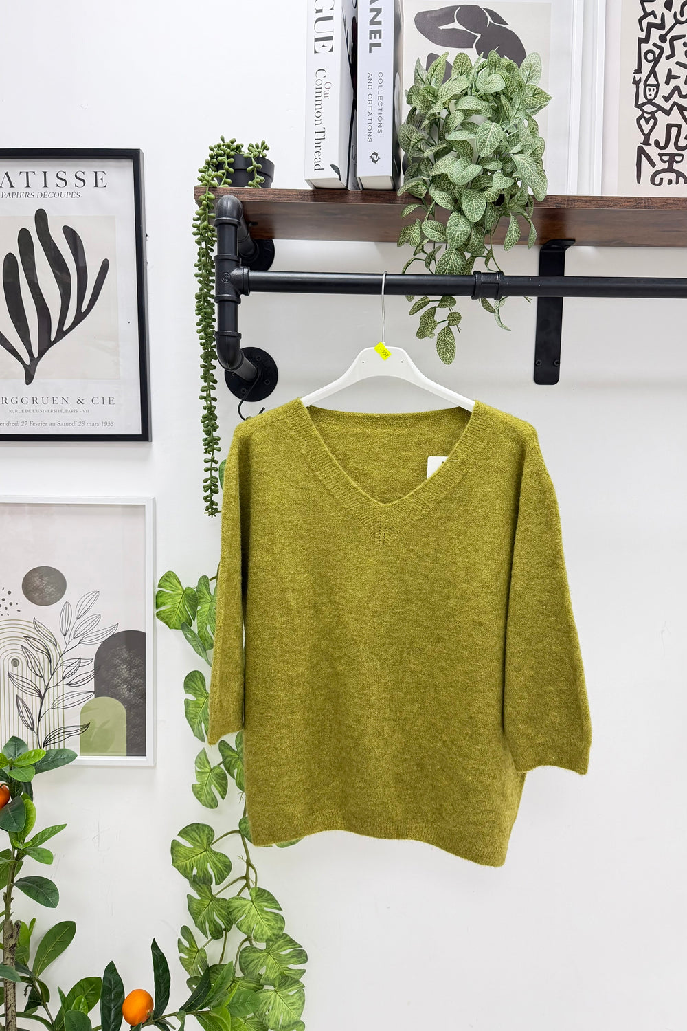V-NECK THREE-QUARTER SLEEVE FINE KNIT JUMPER