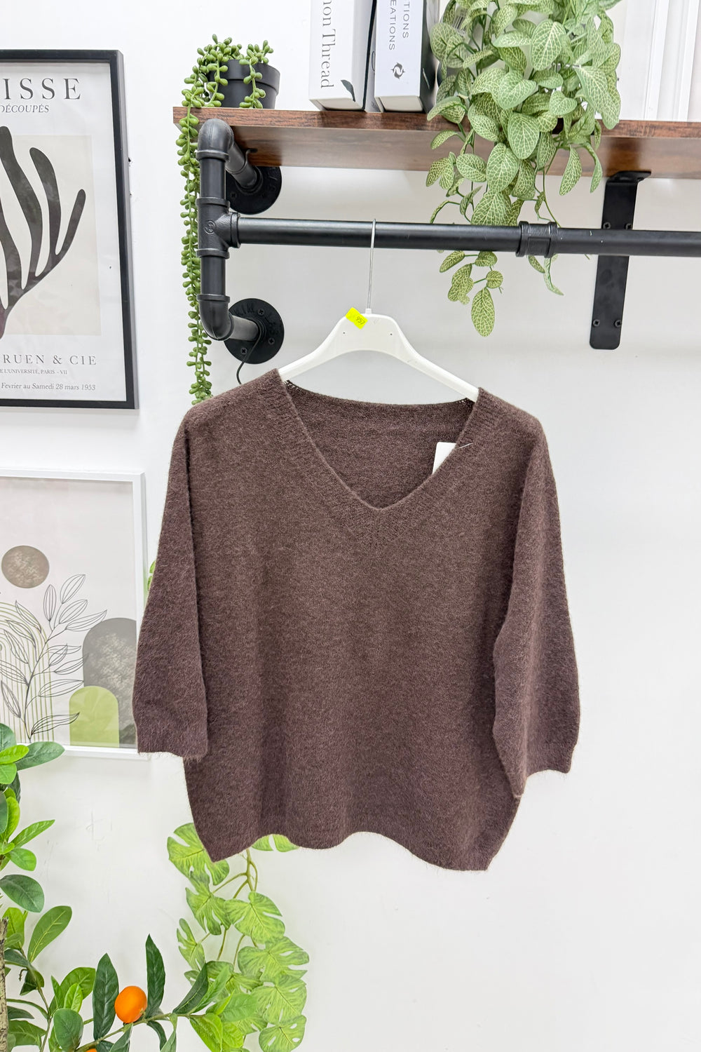 V-NECK THREE-QUARTER SLEEVE FINE KNIT JUMPER