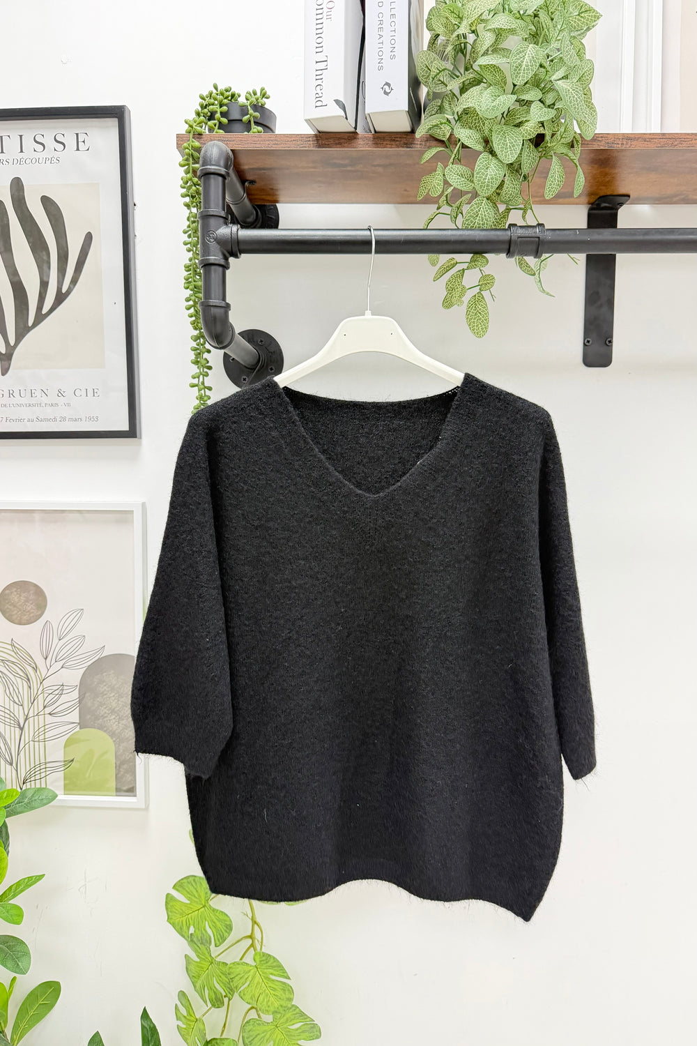 V-NECK THREE-QUARTER SLEEVE FINE KNIT JUMPER
