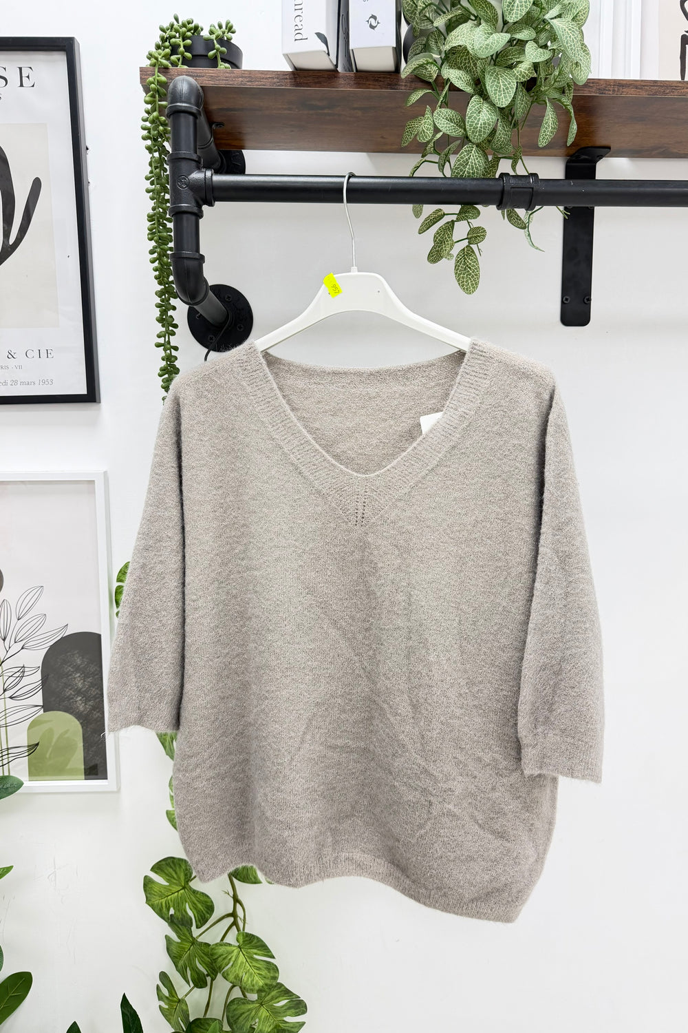 V-NECK THREE-QUARTER SLEEVE FINE KNIT JUMPER