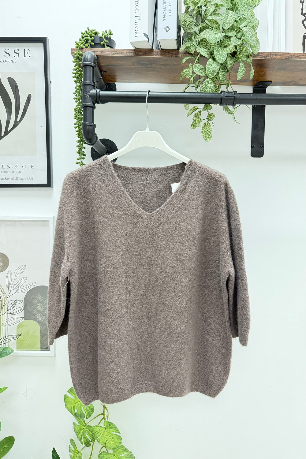 V-NECK THREE-QUARTER SLEEVE FINE KNIT JUMPER