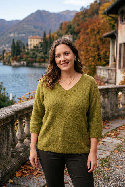 V-NECK THREE-QUARTER SLEEVE FINE KNIT JUMPER