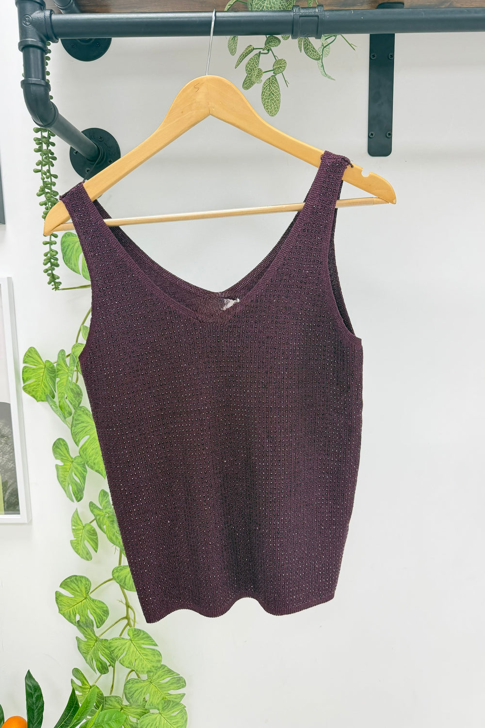 DIAMOND DETAIL V-NECK VEST
