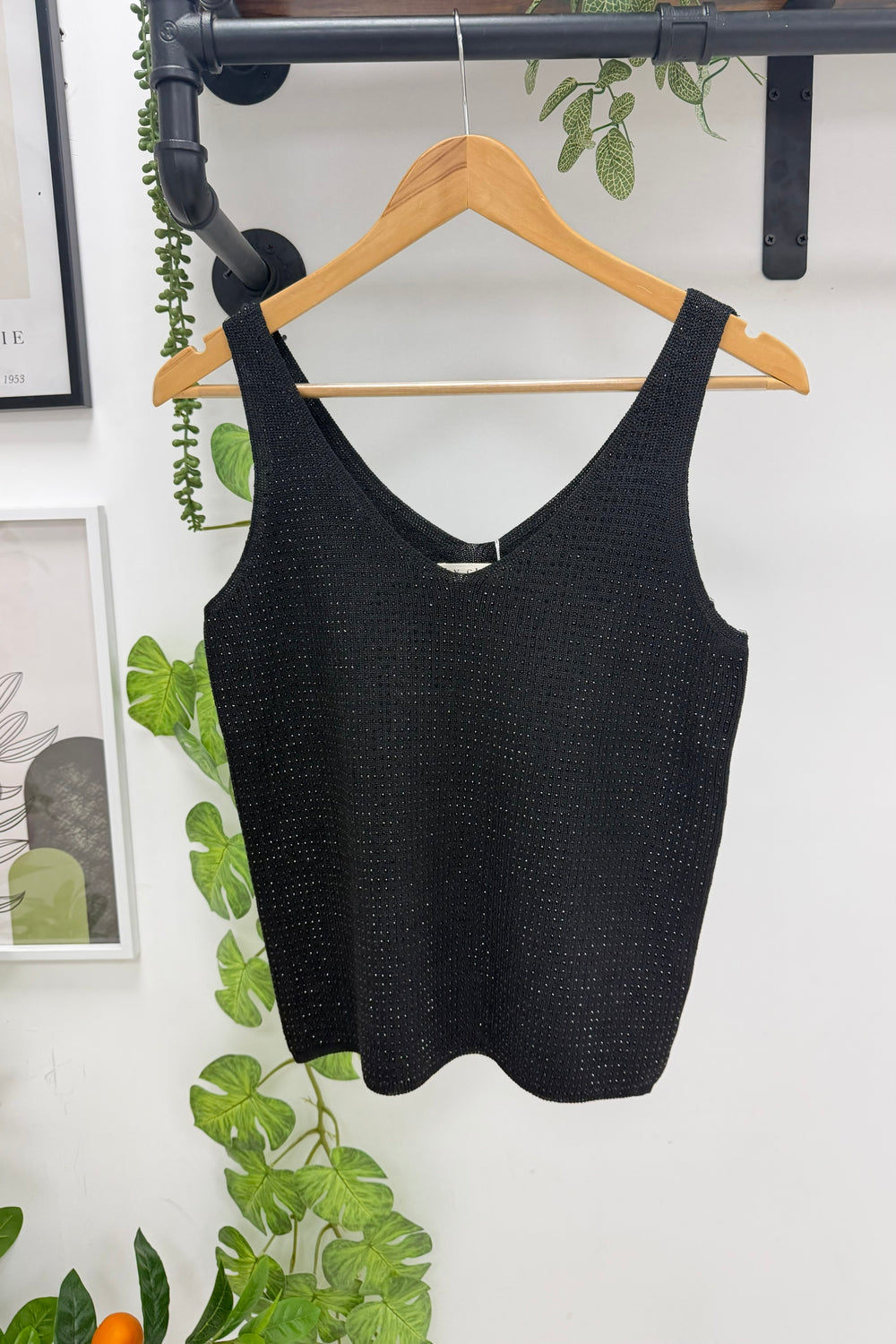 DIAMOND DETAIL V-NECK VEST