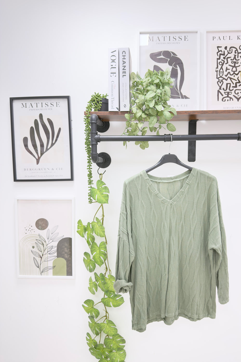 CABLE PATTERN V-NECK JUMPER (15329588281728)
