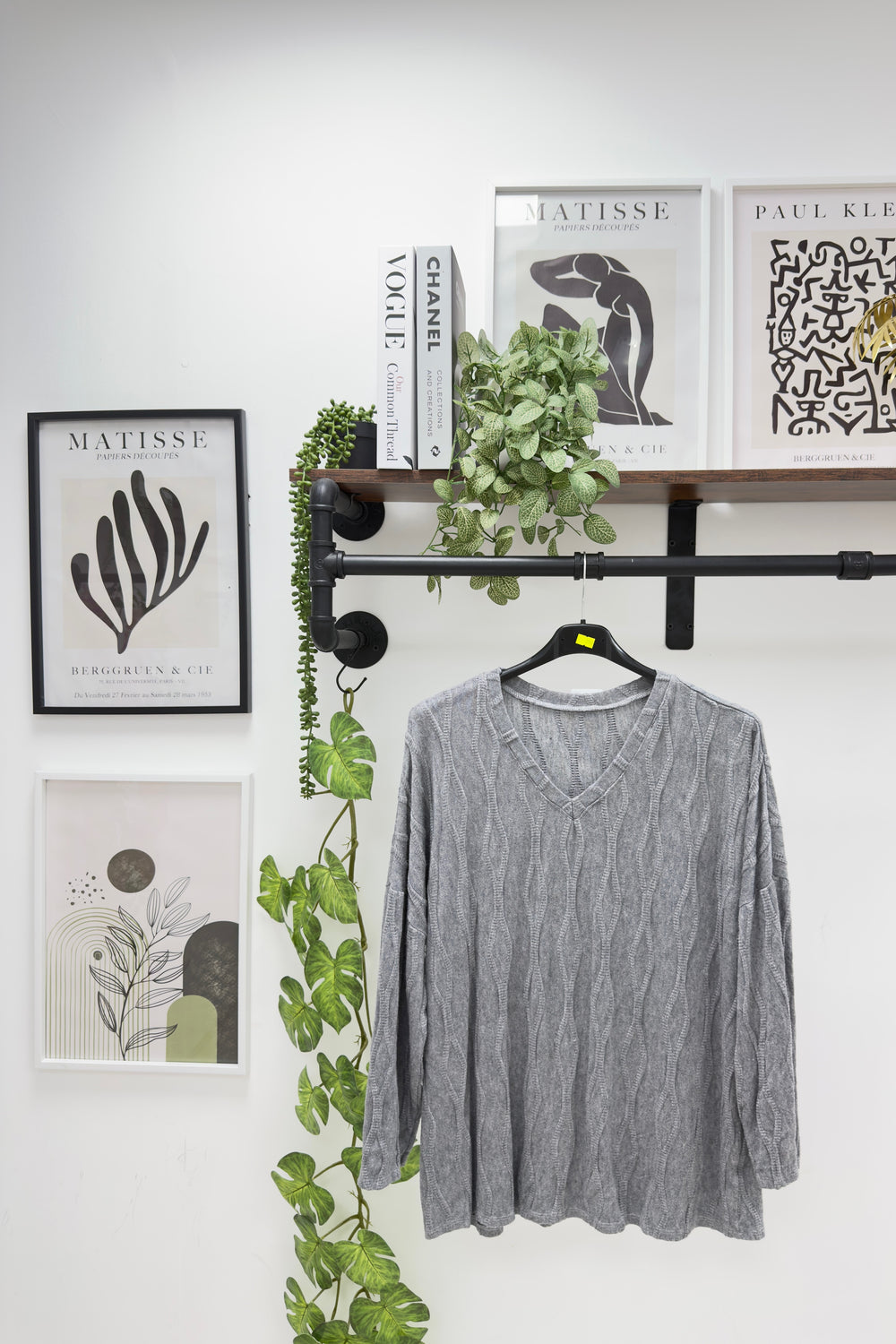 CABLE PATTERN V-NECK JUMPER (15329584480640)