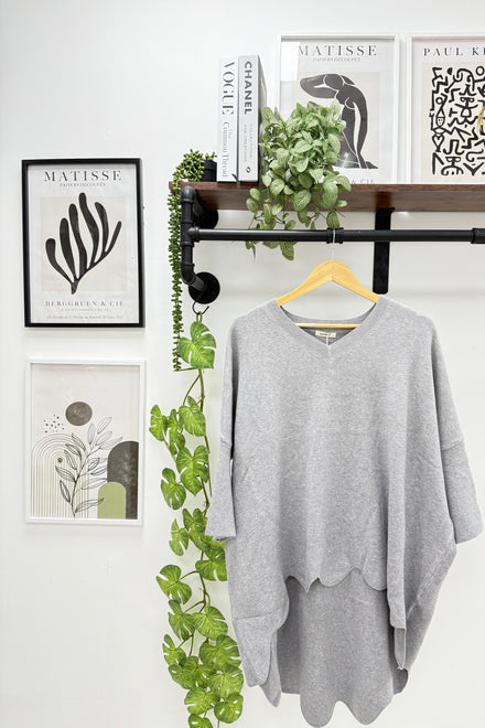 SCALLOP V-NECK OVERSIZED JUMPER (15334274072960)