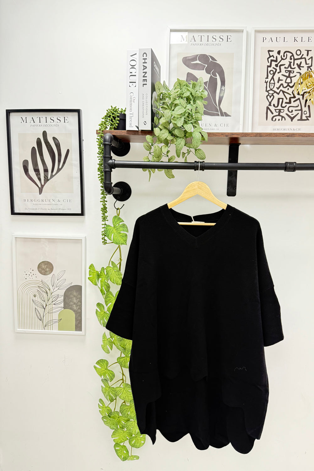 SCALLOP V-NECK OVERSIZED JUMPER (15334410649984)