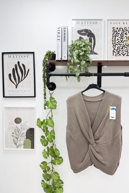 TWISTED FRONT KNITTED VEST (15347283394944)