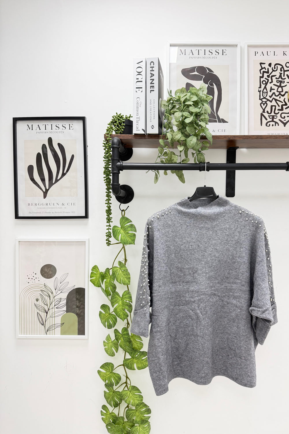 SLEEVE EMBELLISHED  KNIT TOP (15357534306688)