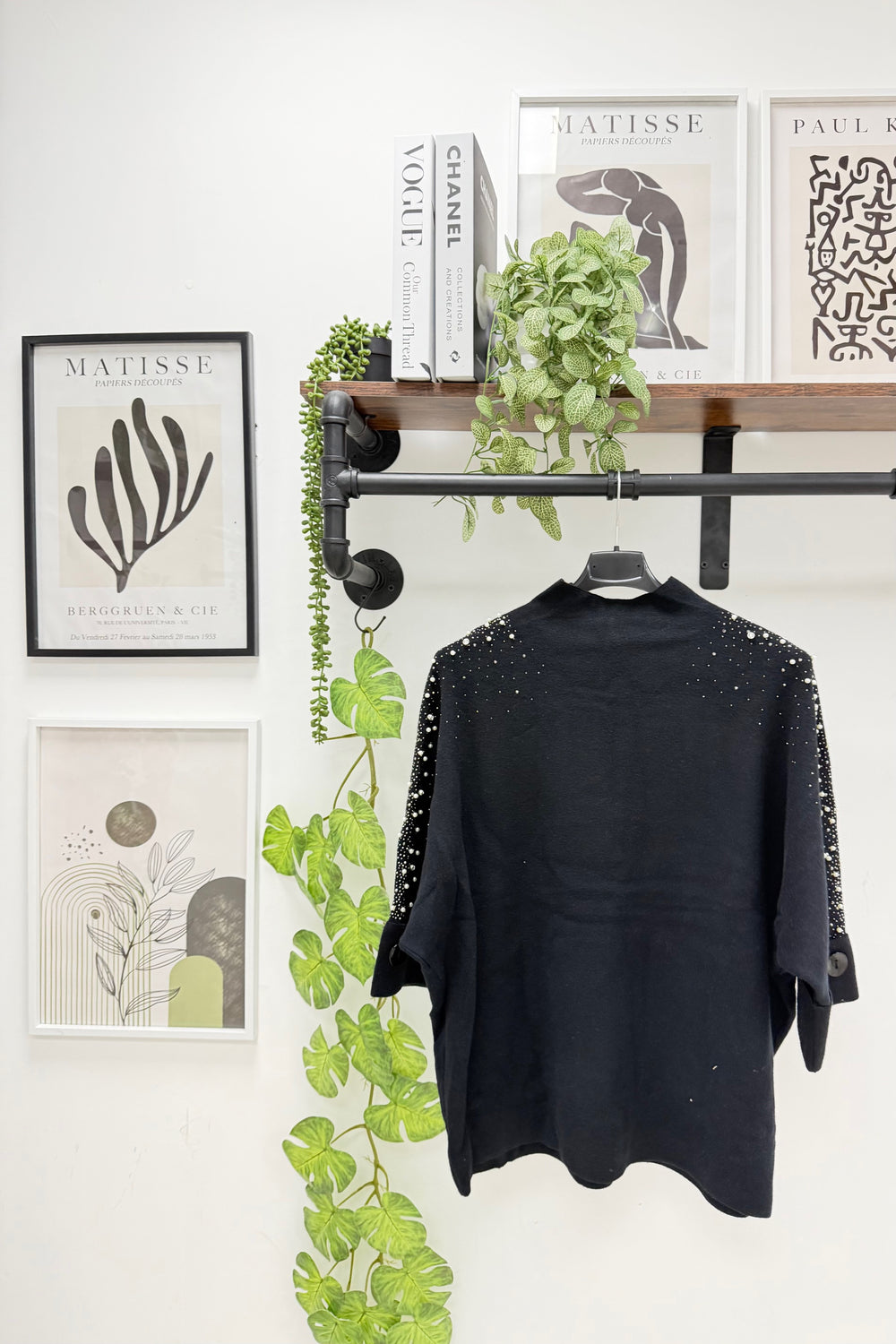 SLEEVE EMBELLISHED  KNIT TOP (15357533421952)