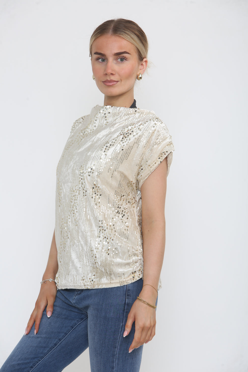 CURVE SEQUIN TOP