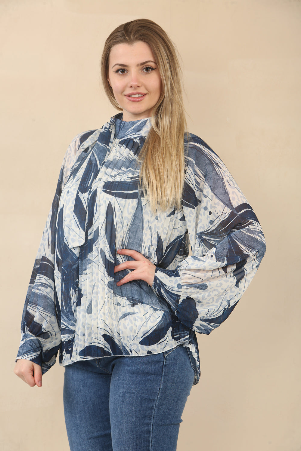 BOW PRINTED PLEATED TOP (15078130844032)