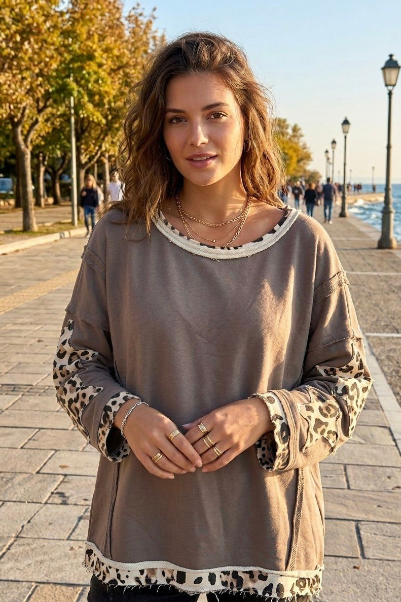 LEOPARD STAR PATCH SLEEVE SWEATSHIRT