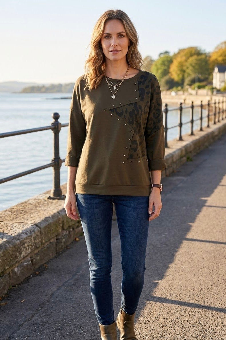 STUDDED LEOPARD PRINT PANEL SWEATSHIRT