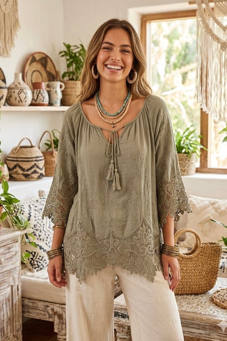 SCALLOPED LACE HEM BLOUSE